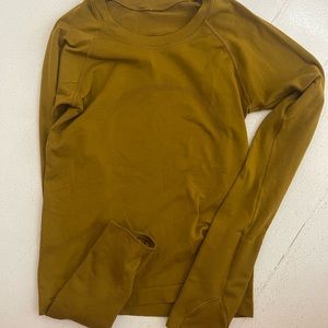 Lululemon Swiftly Tech Long Sleeve Shirt 2.0 
Race Length